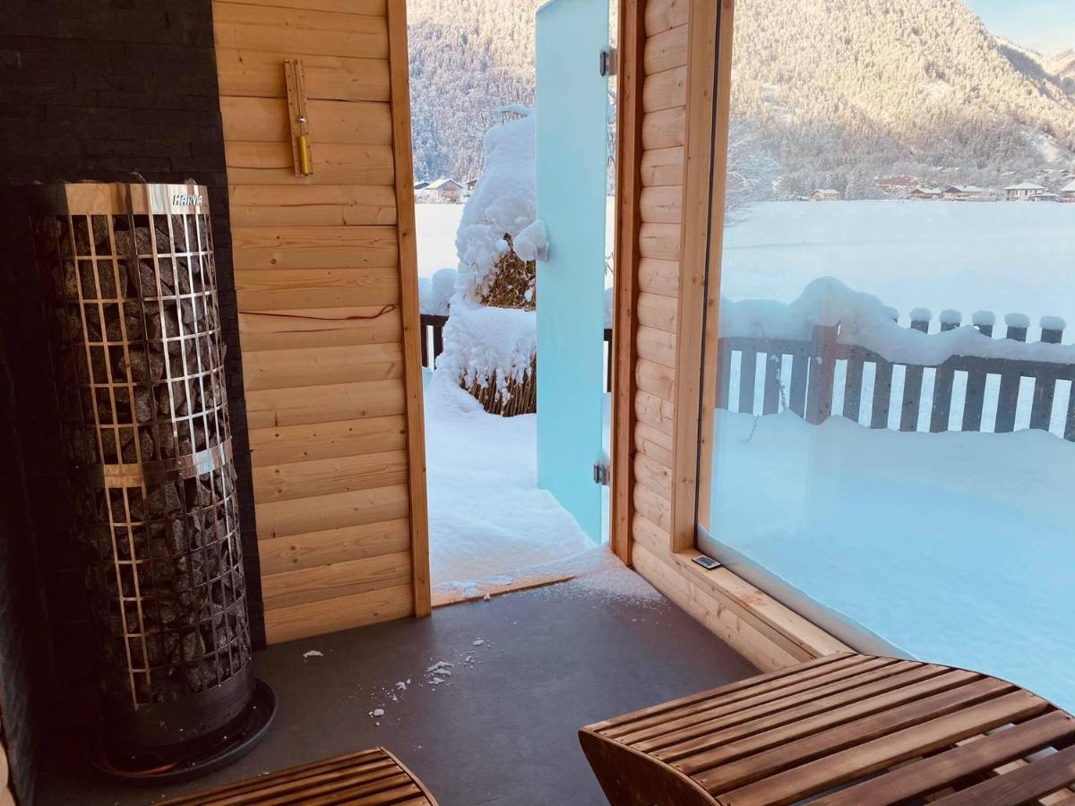 Forest Chalet, 15 Min To Salzburg Olt Town, And Most Beautiful Lakes, Secluded Location, 1,000 Sqm Garden, Mountainview, Panorama Sauna, Bath Whirlpool, Bbq&Bikes&Sunbeds For Free, Up To 10 P Golling an der Salzach Luaran gambar