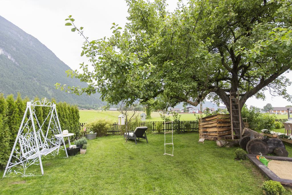 Forest Chalet, 15 Min To Salzburg Olt Town, And Most Beautiful Lakes, Secluded Location, 1,000 Sqm Garden, Mountainview, Panorama Sauna, Bath Whirlpool, Bbq&Bikes&Sunbeds For Free, Up To 10 P Golling an der Salzach Luaran gambar