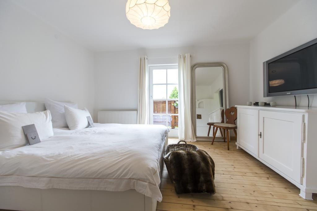 Forest Chalet, 15 Min To Salzburg Olt Town, And Most Beautiful Lakes, Secluded Location, 1,000 Sqm Garden, Mountainview, Panorama Sauna, Bath Whirlpool, Bbq&Bikes&Sunbeds For Free, Up To 10 P Golling an der Salzach Bilik gambar