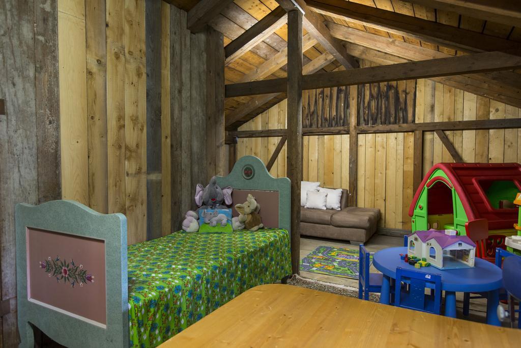 Forest Chalet, 15 Min To Salzburg Olt Town, And Most Beautiful Lakes, Secluded Location, 1,000 Sqm Garden, Mountainview, Panorama Sauna, Bath Whirlpool, Bbq&Bikes&Sunbeds For Free, Up To 10 P Golling an der Salzach Bilik gambar