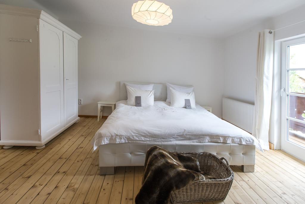 Forest Chalet, 15 Min To Salzburg Olt Town, And Most Beautiful Lakes, Secluded Location, 1,000 Sqm Garden, Mountainview, Panorama Sauna, Bath Whirlpool, Bbq&Bikes&Sunbeds For Free, Up To 10 P Golling an der Salzach Bilik gambar