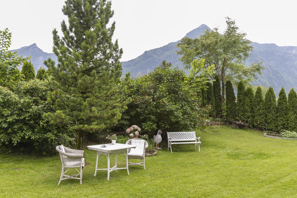 Forest Chalet, 15 Min To Salzburg Olt Town, And Most Beautiful Lakes, Secluded Location, 1,000 Sqm Garden, Mountainview, Panorama Sauna, Bath Whirlpool, Bbq&Bikes&Sunbeds For Free, Up To 10 P Golling an der Salzach Luaran gambar