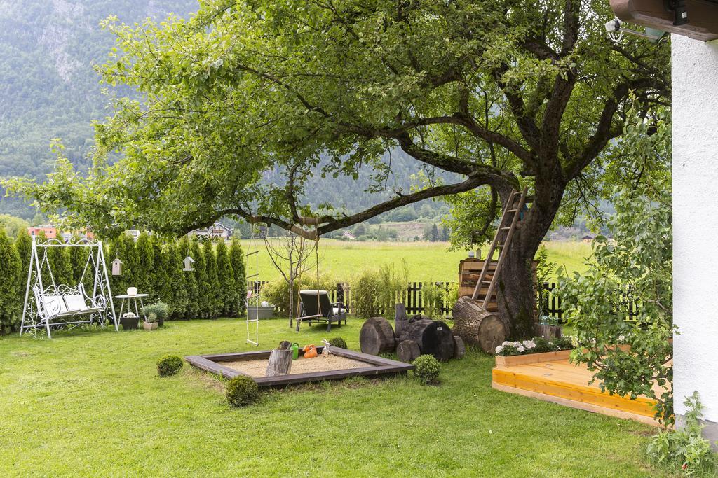 Forest Chalet, 15 Min To Salzburg Olt Town, And Most Beautiful Lakes, Secluded Location, 1,000 Sqm Garden, Mountainview, Panorama Sauna, Bath Whirlpool, Bbq&Bikes&Sunbeds For Free, Up To 10 P Golling an der Salzach Luaran gambar