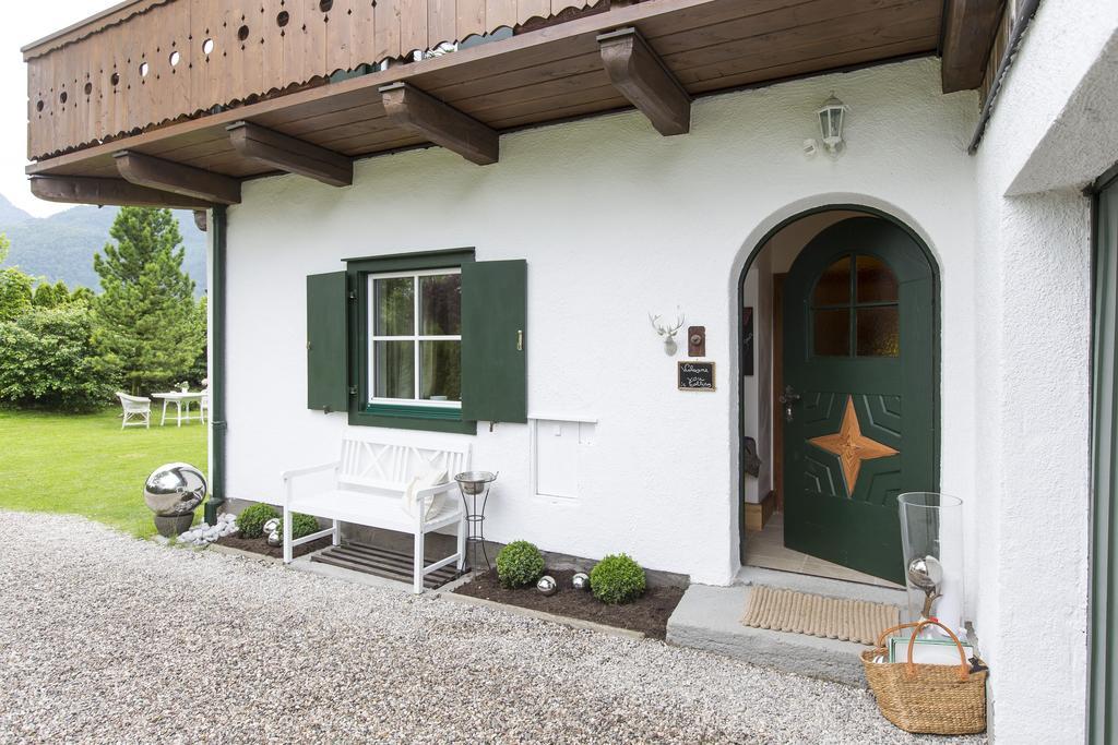 Forest Chalet, 15 Min To Salzburg Olt Town, And Most Beautiful Lakes, Secluded Location, 1,000 Sqm Garden, Mountainview, Panorama Sauna, Bath Whirlpool, Bbq&Bikes&Sunbeds For Free, Up To 10 P Golling an der Salzach Luaran gambar