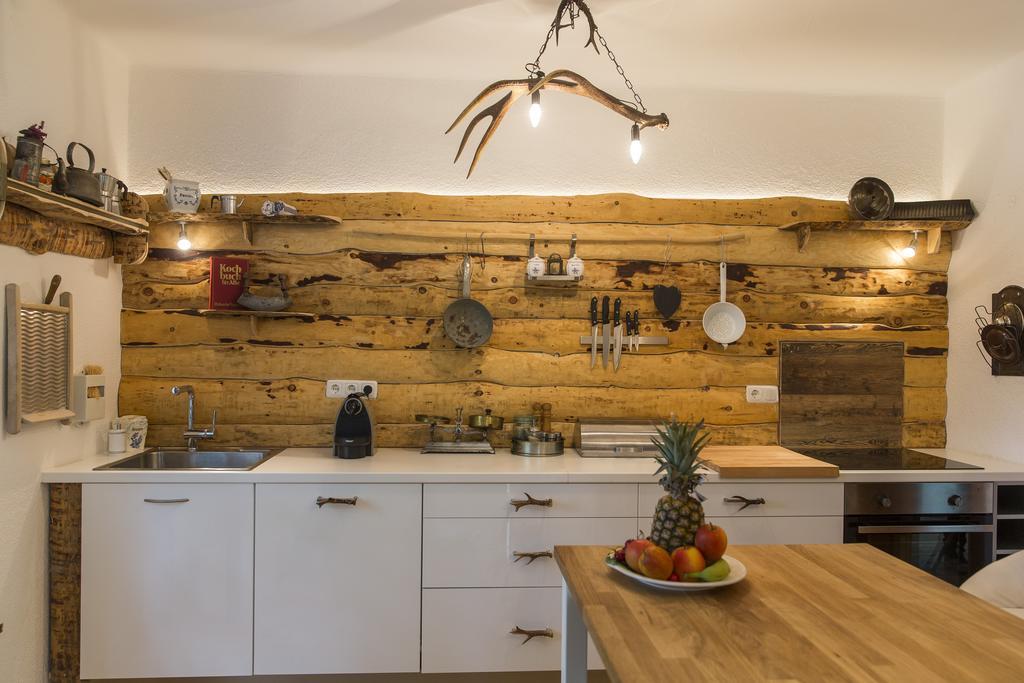 Forest Chalet, 15 Min To Salzburg Olt Town, And Most Beautiful Lakes, Secluded Location, 1,000 Sqm Garden, Mountainview, Panorama Sauna, Bath Whirlpool, Bbq&Bikes&Sunbeds For Free, Up To 10 P Golling an der Salzach Bilik gambar