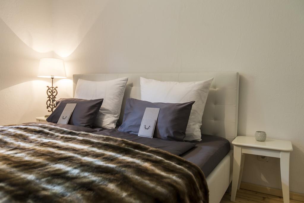 Forest Chalet, 15 Min To Salzburg Olt Town, And Most Beautiful Lakes, Secluded Location, 1,000 Sqm Garden, Mountainview, Panorama Sauna, Bath Whirlpool, Bbq&Bikes&Sunbeds For Free, Up To 10 P Golling an der Salzach Bilik gambar