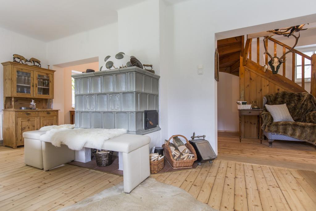 Forest Chalet, 15 Min To Salzburg Olt Town, And Most Beautiful Lakes, Secluded Location, 1,000 Sqm Garden, Mountainview, Panorama Sauna, Bath Whirlpool, Bbq&Bikes&Sunbeds For Free, Up To 10 P Golling an der Salzach Bilik gambar