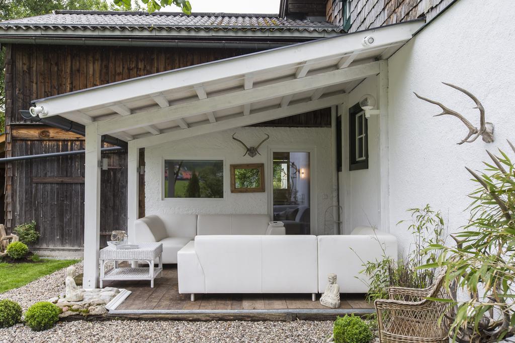 Forest Chalet, 15 Min To Salzburg Olt Town, And Most Beautiful Lakes, Secluded Location, 1,000 Sqm Garden, Mountainview, Panorama Sauna, Bath Whirlpool, Bbq&Bikes&Sunbeds For Free, Up To 10 P Golling an der Salzach Bilik gambar