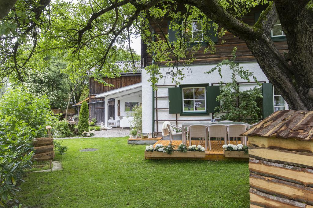 Forest Chalet, 15 Min To Salzburg Olt Town, And Most Beautiful Lakes, Secluded Location, 1,000 Sqm Garden, Mountainview, Panorama Sauna, Bath Whirlpool, Bbq&Bikes&Sunbeds For Free, Up To 10 P Golling an der Salzach Luaran gambar
