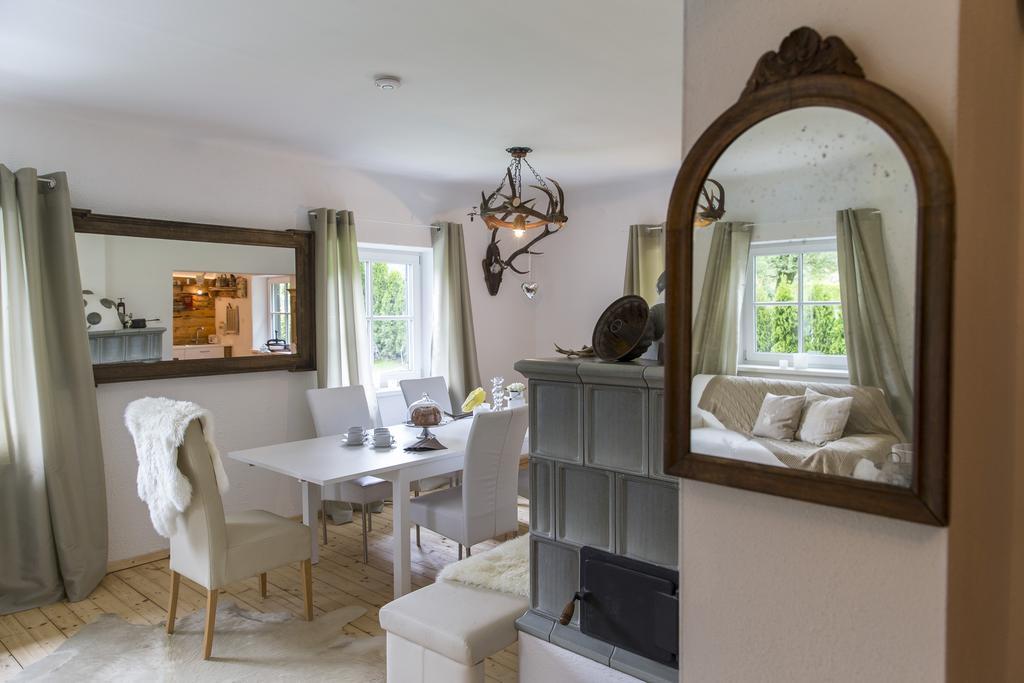 Forest Chalet, 15 Min To Salzburg Olt Town, And Most Beautiful Lakes, Secluded Location, 1,000 Sqm Garden, Mountainview, Panorama Sauna, Bath Whirlpool, Bbq&Bikes&Sunbeds For Free, Up To 10 P Golling an der Salzach Bilik gambar