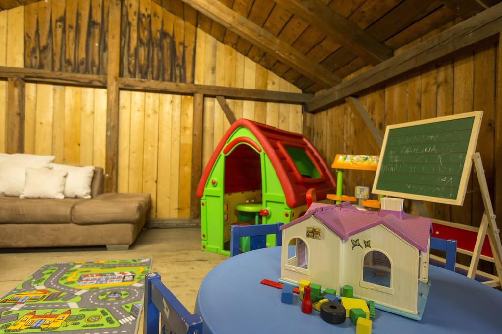 Forest Chalet, 15 Min To Salzburg Olt Town, And Most Beautiful Lakes, Secluded Location, 1,000 Sqm Garden, Mountainview, Panorama Sauna, Bath Whirlpool, Bbq&Bikes&Sunbeds For Free, Up To 10 P Golling an der Salzach Bilik gambar