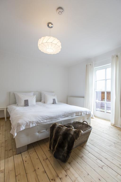 Forest Chalet, 15 Min To Salzburg Olt Town, And Most Beautiful Lakes, Secluded Location, 1,000 Sqm Garden, Mountainview, Panorama Sauna, Bath Whirlpool, Bbq&Bikes&Sunbeds For Free, Up To 10 P Golling an der Salzach Bilik gambar